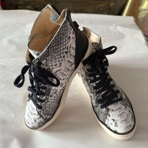 Schutz Women’s Ofelia Natural Snake Print Embossed Leather High Sneakers Sz 5B